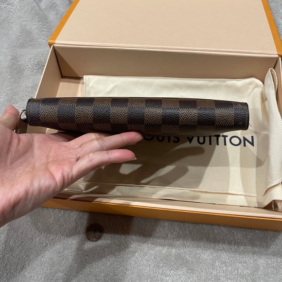 Authentic lv wallet for men - Picture 4 of 9